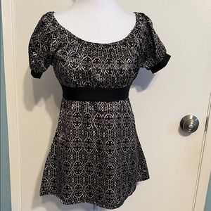 Chic Black and White Patterned Women's Blouse